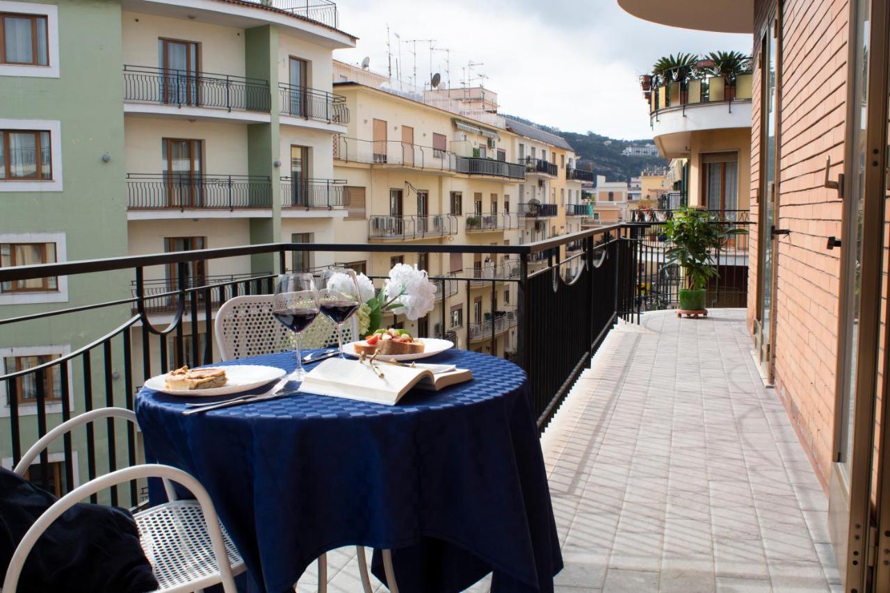 Casa Derosa In Sorrento Centro Apartamento Exterior foto